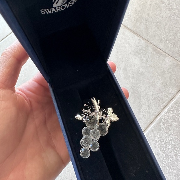Moving Sale | Swarovski brooch pin transparent grape excellent in original box - Picture 13 of 14